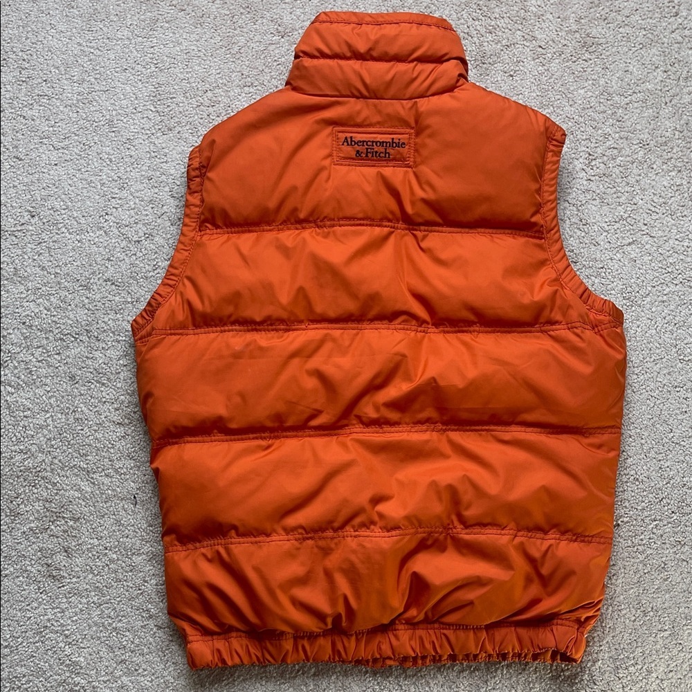 Abercrombie & Fitch Vibrant Orange Puffer Vest - Picture 9 of 10